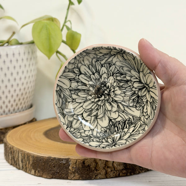 Pink ring dish with daisy pattern