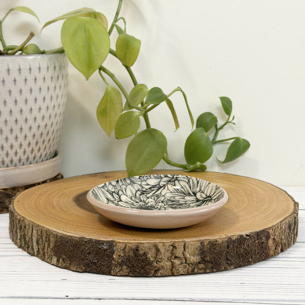 Pink ring dish with daisy pattern