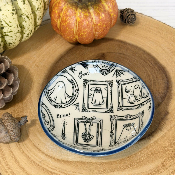 Ghost pattern ring dish with blue rim