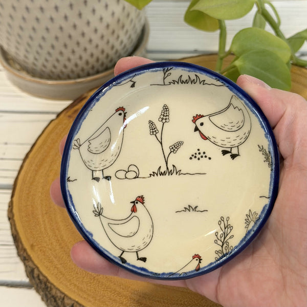 Chicken ring dish with blue rim - Unique Town Boutique
