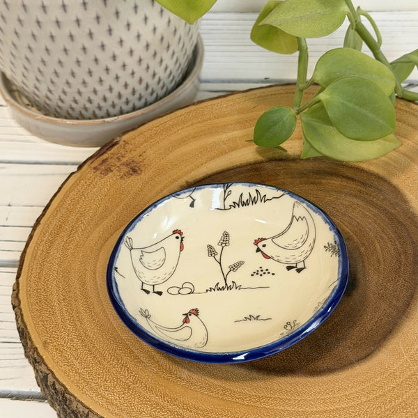 Chicken ring dish with blue rim - Unique Town Boutique