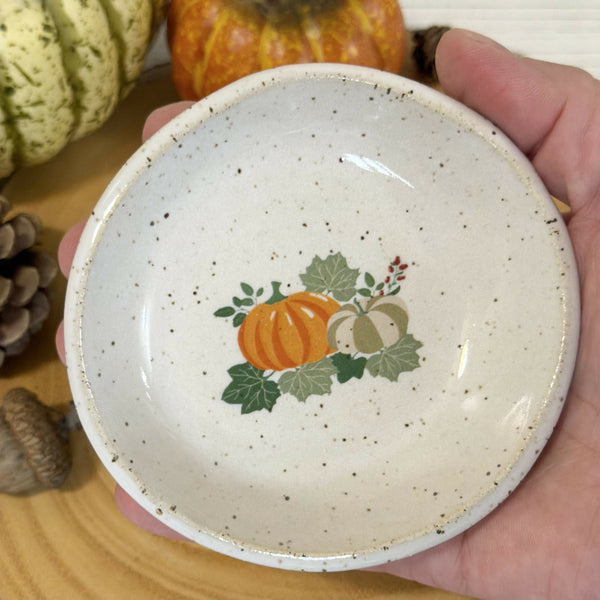 Pumpkin pattern speckled white ring