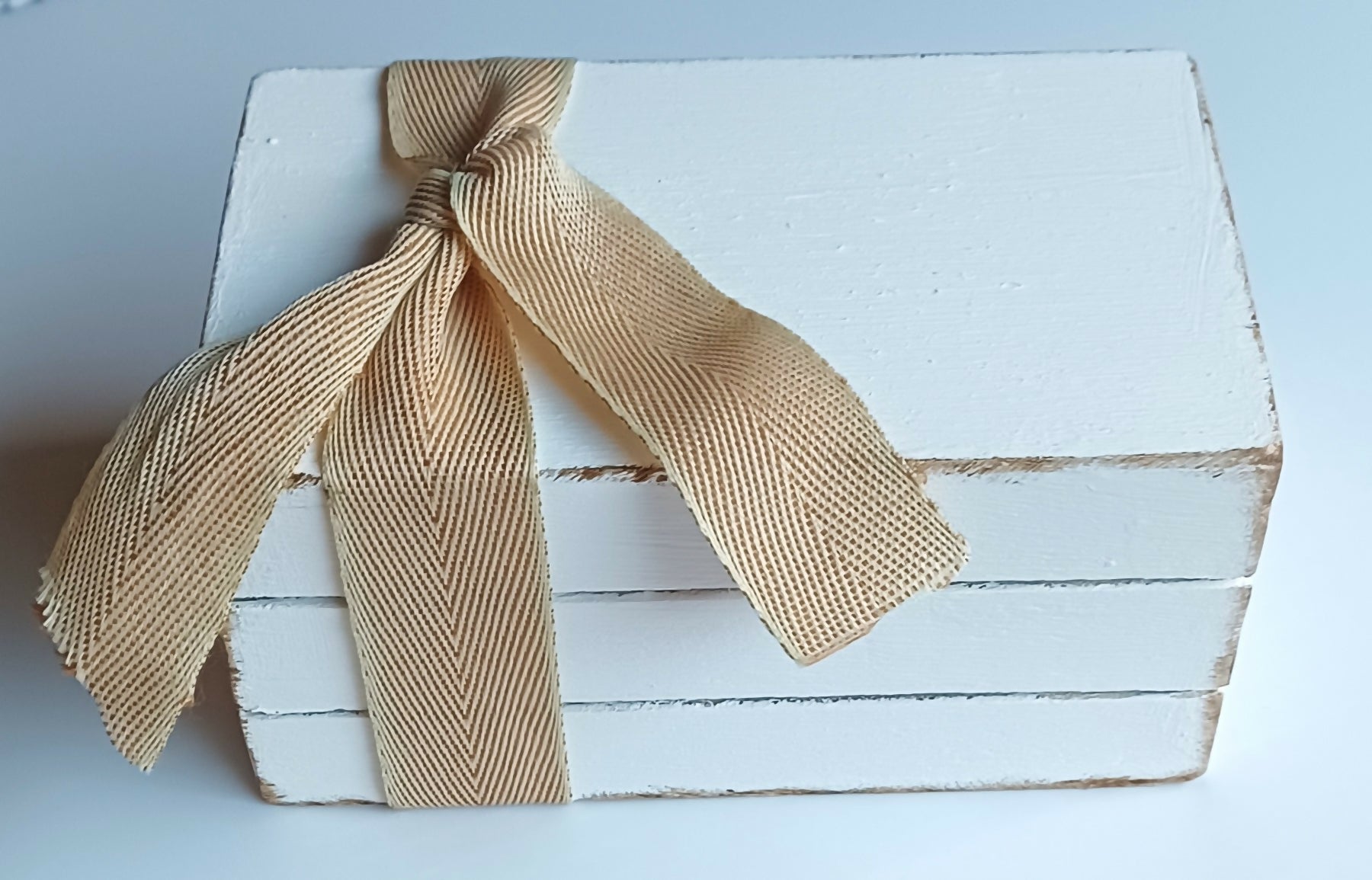 Wooden shelf sitter