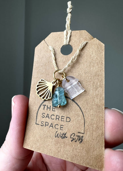 Apatite and Shell Kindle Charm