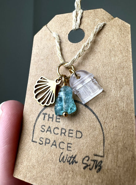 Apatite and Shell Kindle Charm