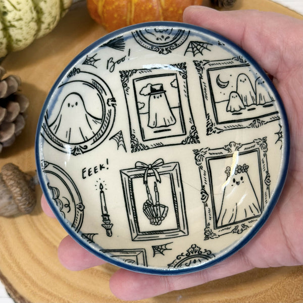Ghost pattern ring dish with blue rim