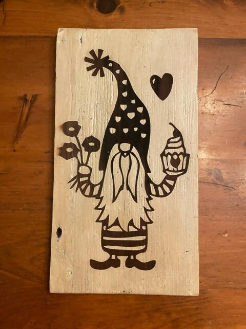 Barn Board Gnomes (Valentine / Love Themed)